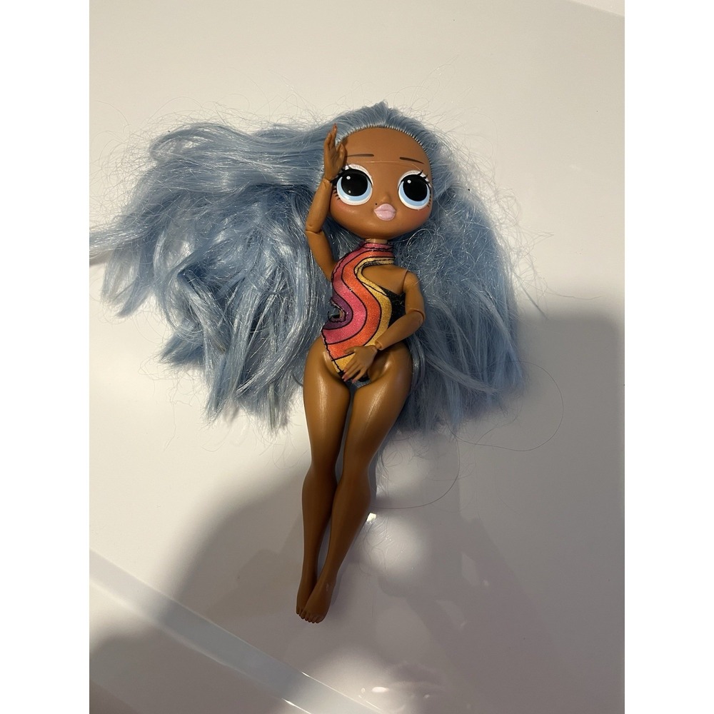 LOL Surprise OMG Snowlicious Doll Blue Hair Winter Disco 9" Figure With Swimsuit